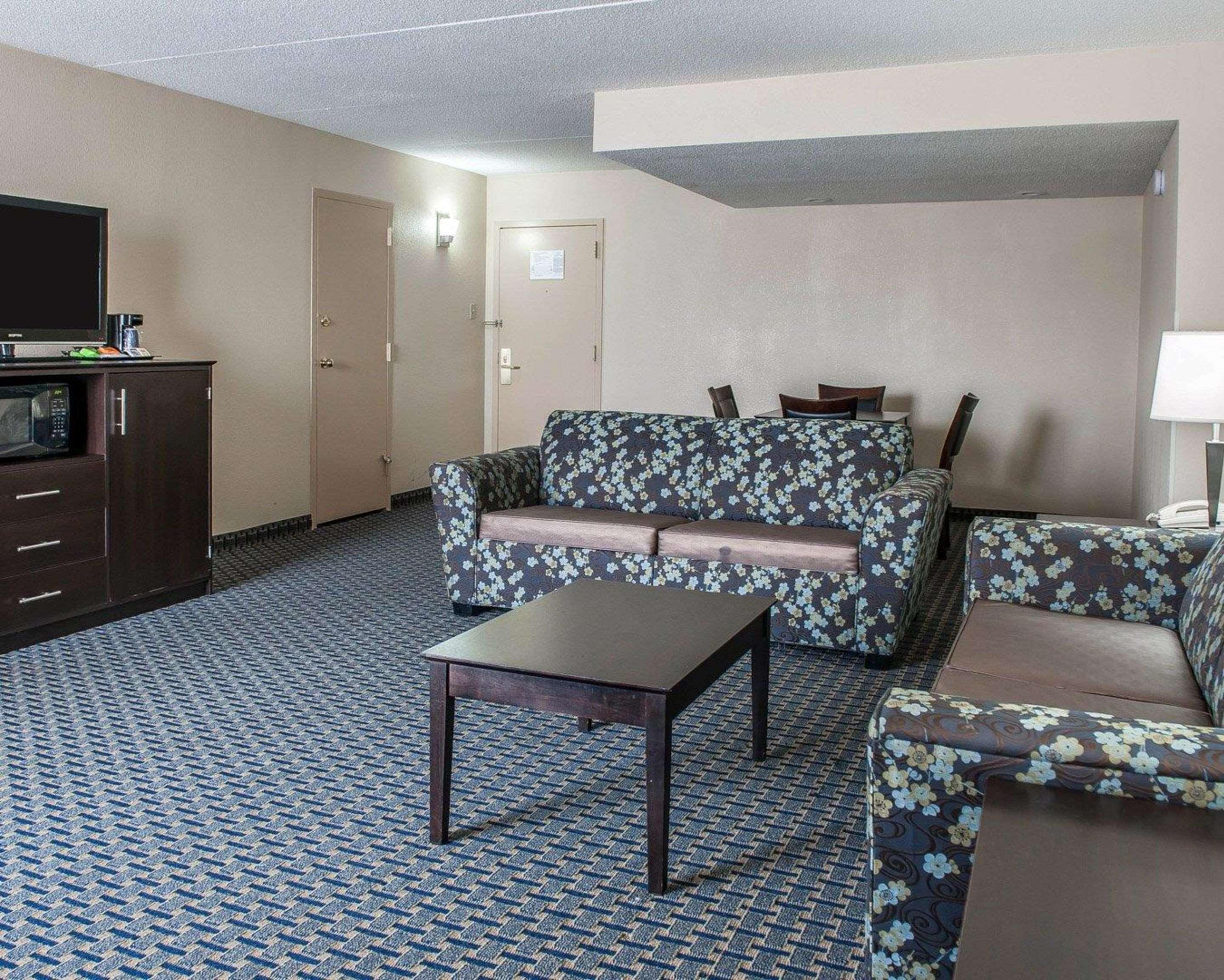Quality Inn Terre Haute University Area Esterno foto